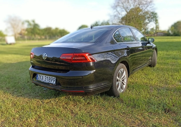 Volkswagen Passat cena 77000 przebieg: 101000, rok produkcji 2018 z Wronki małe 56